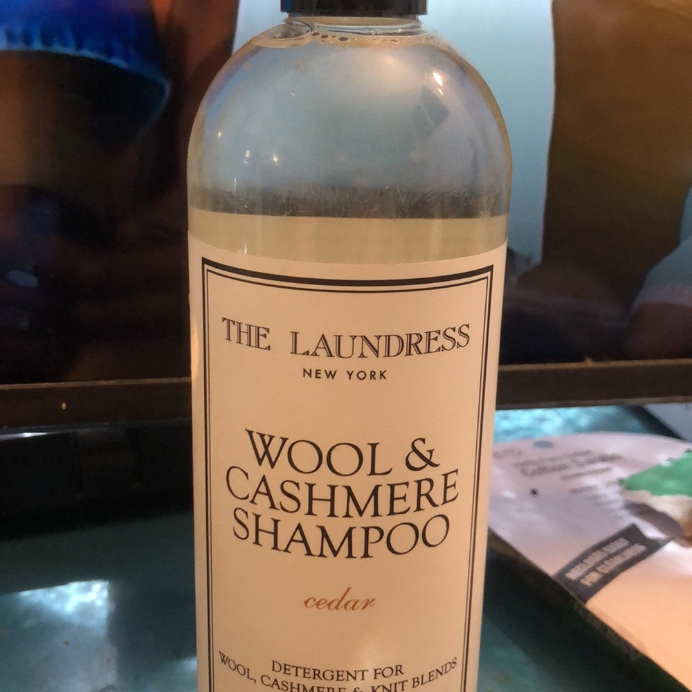 The Laundress Wool & Cashmere Shampoo - Cream Label, Clear Bottle